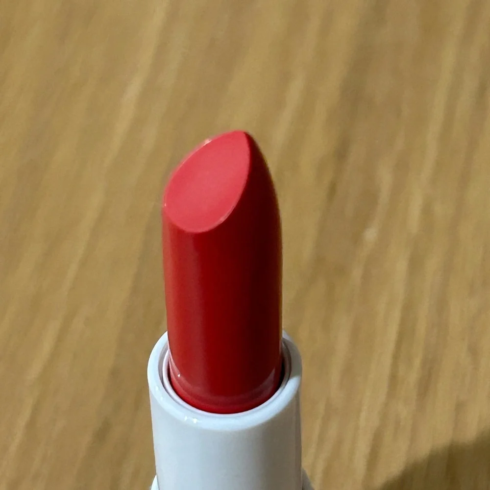 Wet n Wild Marilyn Monroe Bold Red Lipstick - Picture 11 of 16